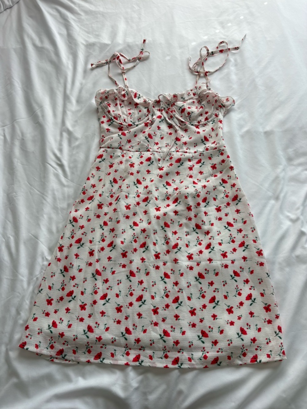 🔁 Re-Posh Princess Polly White Mini Dress with Red Floral Print